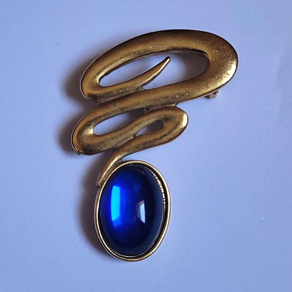 Vintage oval-shaped cabochon stone  Brooch Pin